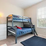 Central Elegance-Spacious Beautifully Decor Condo