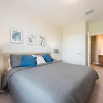 Central Elegance-Spacious Beautifully Decor Condo