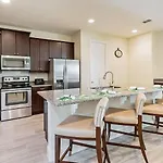 Spacious 10 Bdrm House With Private Pool And Spa At Encore