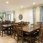 Sun-Filled 10 Bdrm House With Backyard Pool At Encore