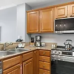 Cozy Lakeview Condo Near Disney