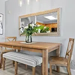 Cozy Lakeview Condo Near Disney