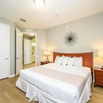 3 Bedroom Premium Lakeview Condo-1012