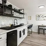 Pet-Friendly 1Br Fast Wi-Fi Sleeps 4