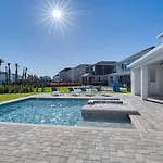 Modern 8 Bdrm Home With Game Room In Encore