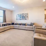 Modern 8 Bdrm Home With Game Room In Encore