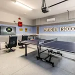 Modern 8 Bdrm Home With Game Room In Encore
