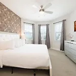 Vibrant Home With Theater Room & Pool Table Near Disney By Rentyl - 7713G