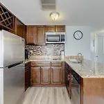 Cozy Lakeview Getaway Near Universal Studios 2602