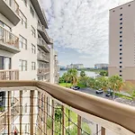 Cozy Lakeview Getaway Near Universal Studios 2602