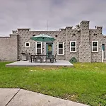 Spacious Winter Garden Home With Bbq, Walk To Dwtn!
