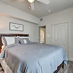 Spacious Winter Garden Home With Bbq, Walk To Dwtn!