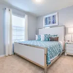 New Fantastic 5 Bed 4 Bathroom Town Home