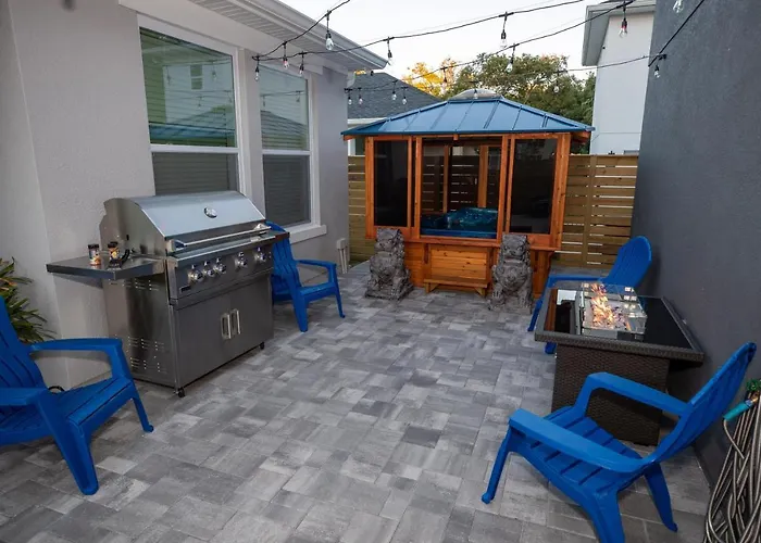 Newly Constructed Modern Pet Friendly Zen Home With Private Home Theater & Hot Tub! Home