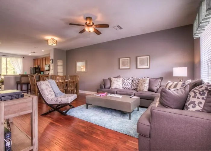 3-Story Townhome W Live-In Luxury At Vista Cay