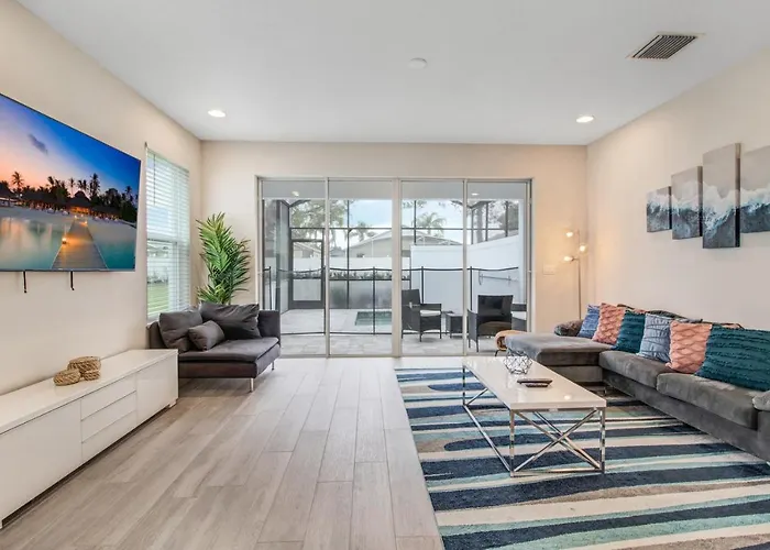 Modern Townhouse Near Disney With Heated Pool