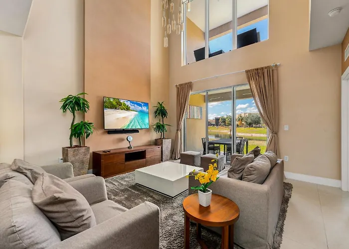 4 Bedroom Home W/ Resort Amenities + 3 Mi To Disney