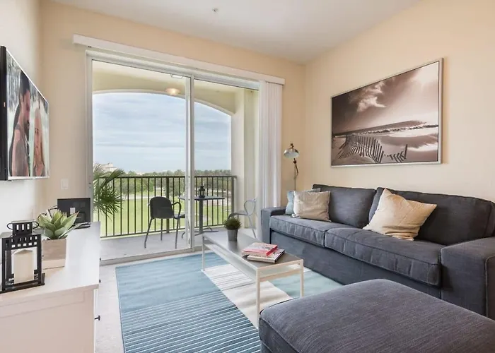 Central Elegance-Spacious Beautifully Decor Condo