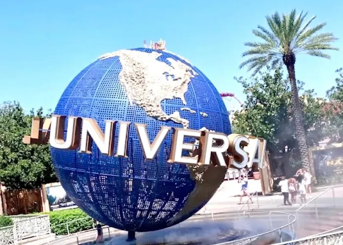 Next To Universal! 2Bedroom-2Bath-Many Indoor Plants
