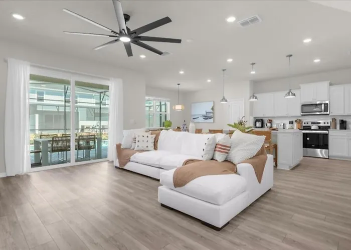 5 Bedrooms- 4 Bathrooms- Windsor Cay 1265 Er