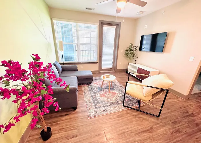 Full Apartment, Close To Parks King Bed Pet-Friendly Top Amenities