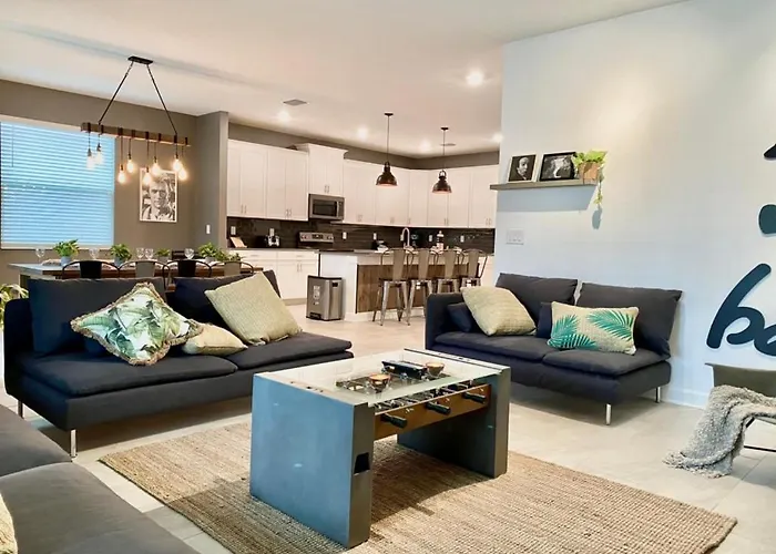 Luxury 6 Bedroom 5 Bath Poolhome 214