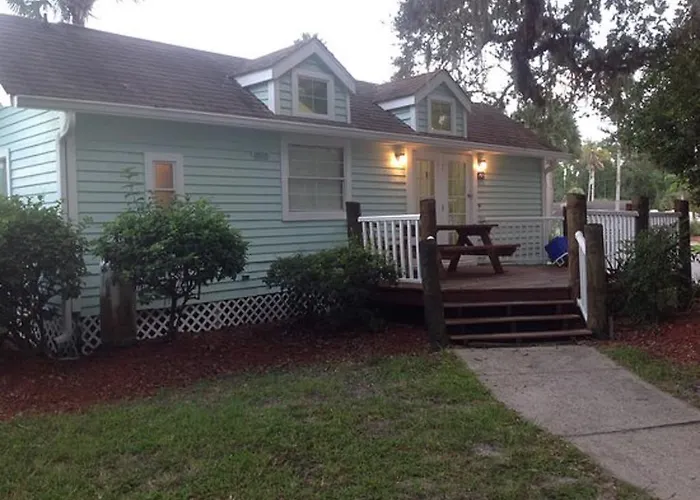 Tropical Palms Premium Two-Bedroom Loft Cottage 77