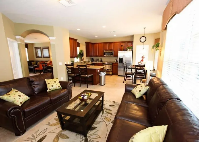Stunning 6 Bedroom 4 Bath Villa With Private South Facing Pool