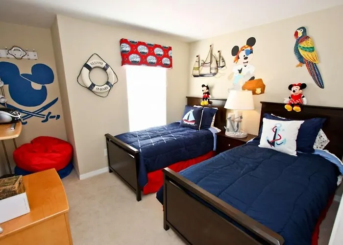 Lovely 4 Bedroom 3 Bath Town Home With Private Pool