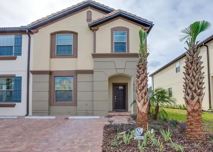 New Fantastic 5 Bed 4 Bathroom Town Home