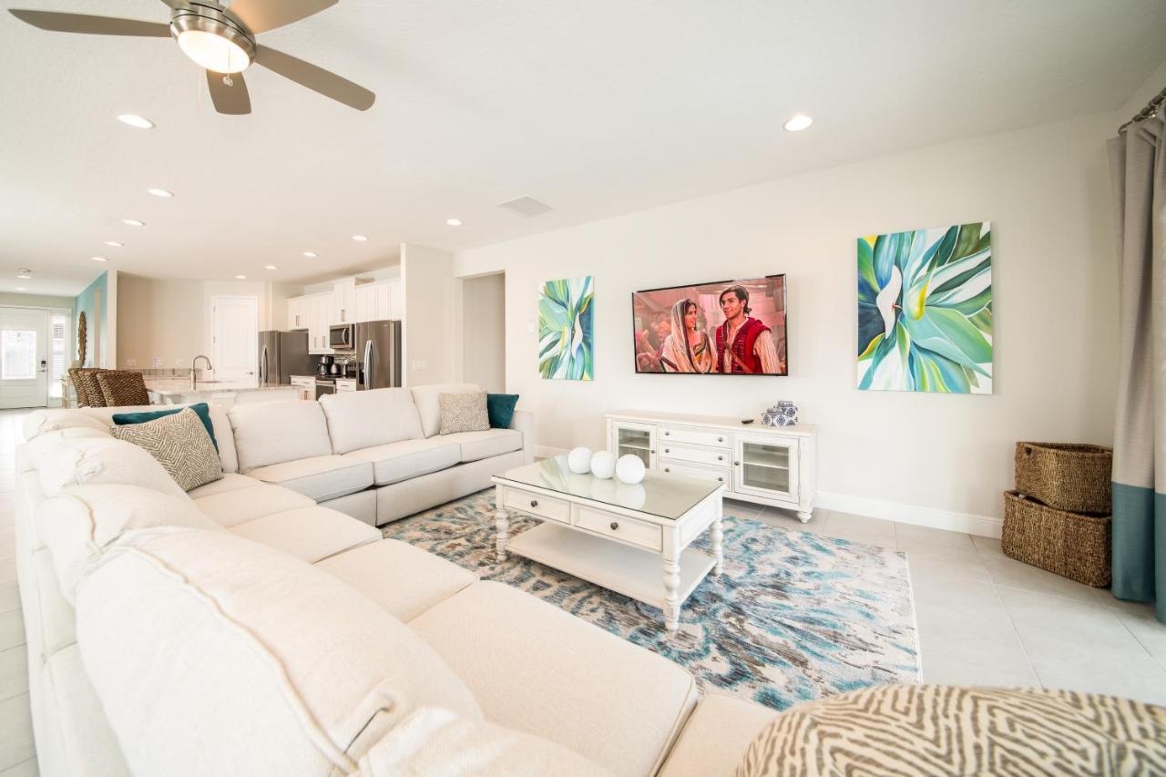 Holiday home Vibrant With Pool Table & Amenities Near By Rentyl - 7707g Orlando