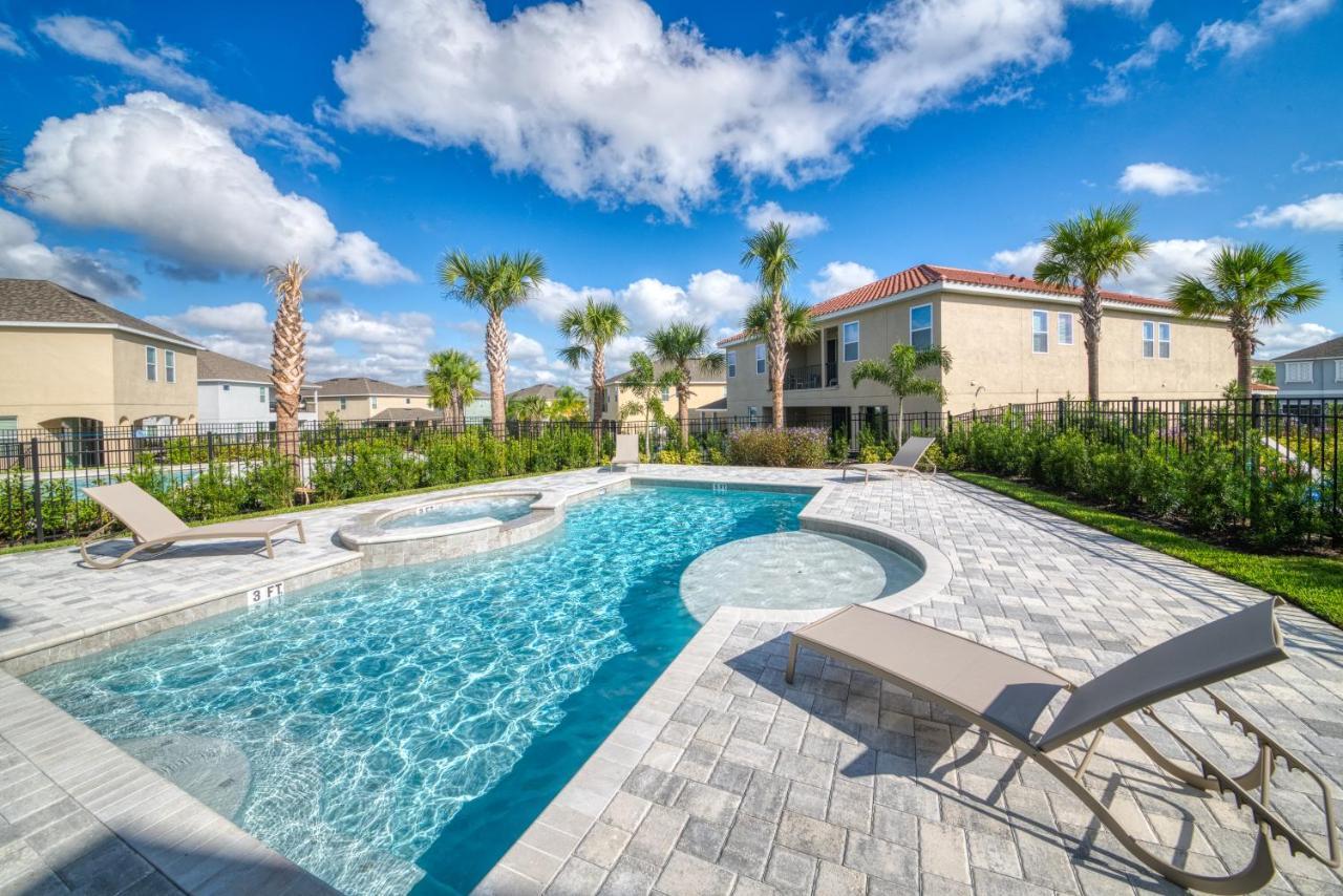 Holiday home Vibrant With Pool Table & Amenities Near By Rentyl - 7707g