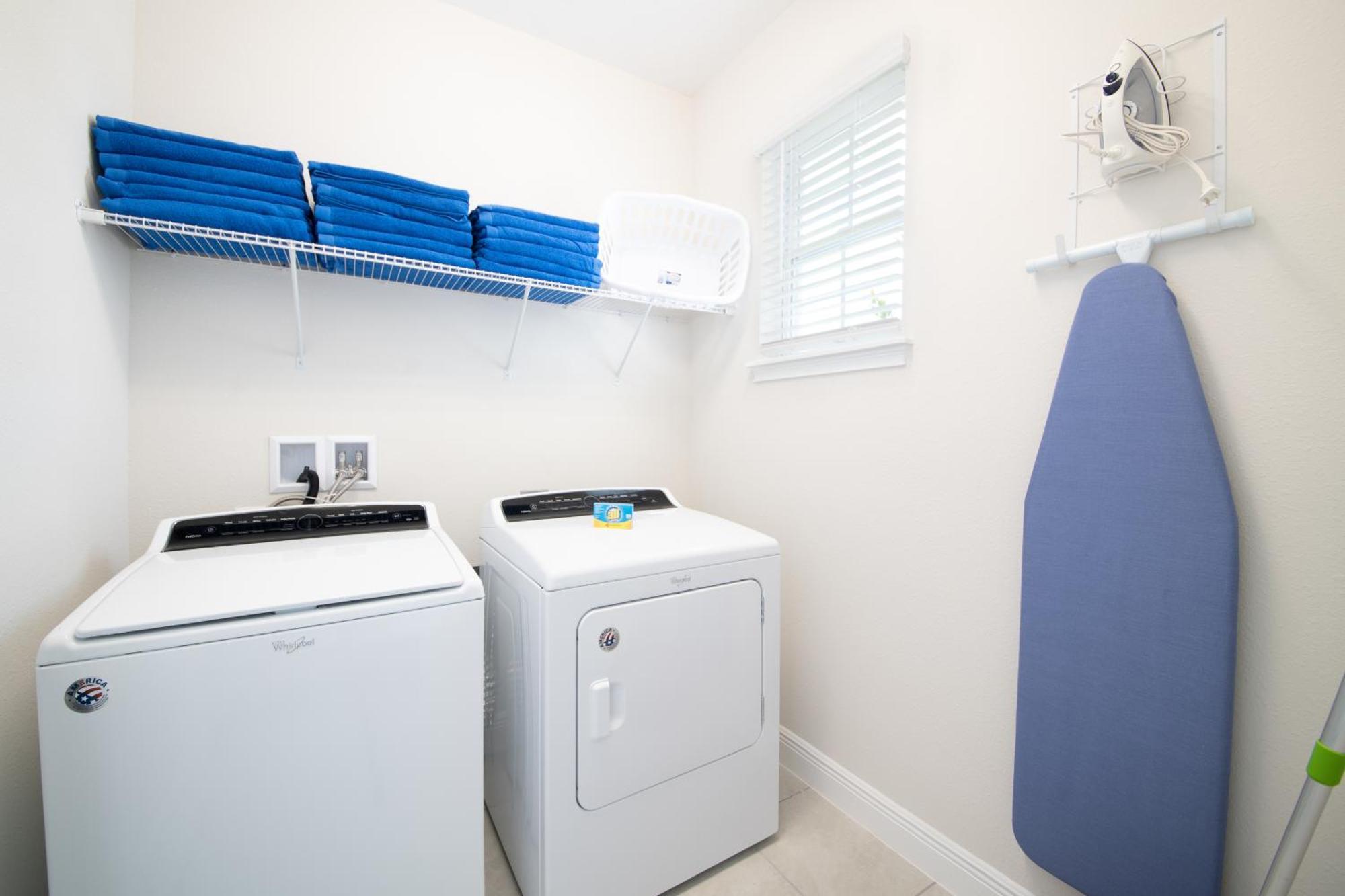 Holiday home Vibrant With Pool Table & Amenities Near By Rentyl - 7707g Orlando