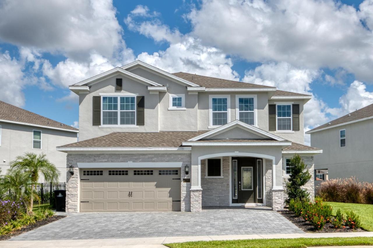 Holiday home Vibrant With Pool Table & Amenities Near By Rentyl - 7707g *