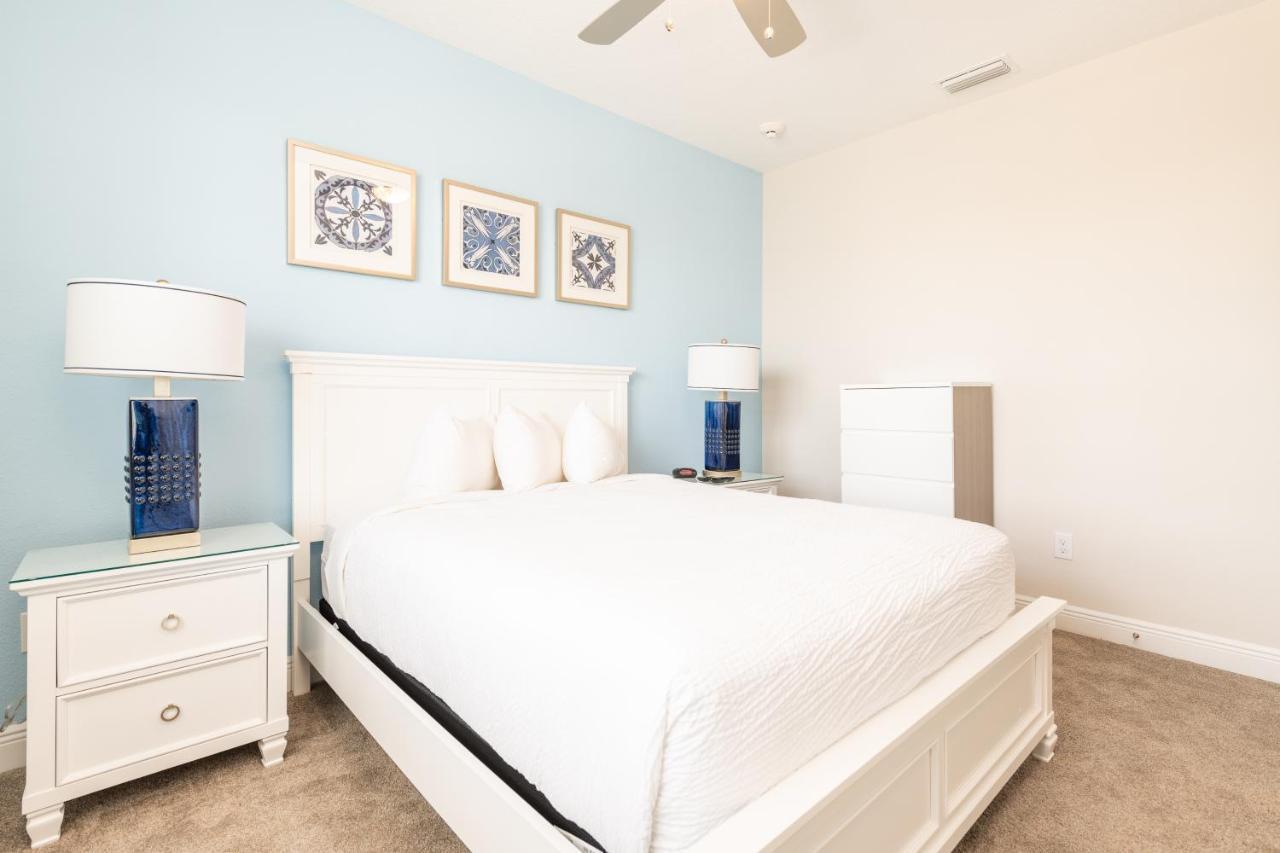Vibrant With Pool Table & Amenities Near By Rentyl - 7707g Holiday home Orlando