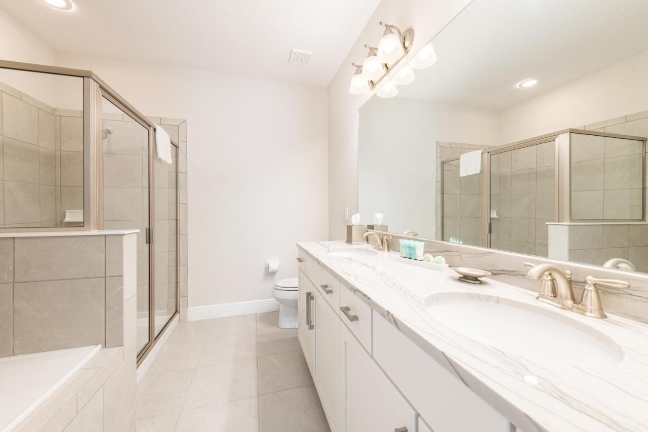 Vibrant With Pool Table & Amenities Near By Rentyl - 7707g Holiday home *