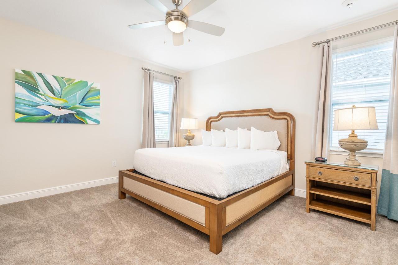 Vibrant With Pool Table & Amenities Near By Rentyl - 7707g Holiday home