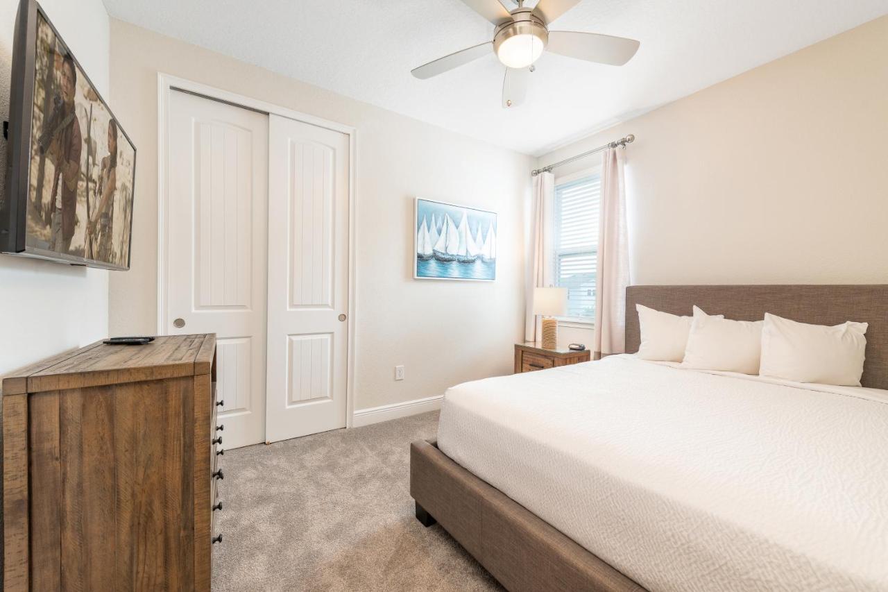 Vibrant With Pool Table & Amenities Near By Rentyl - 7707g Holiday home