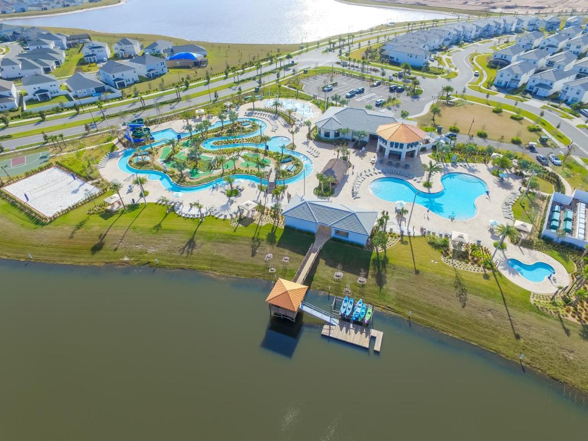 Lovely W Private Pool & Free Water Park Holiday home