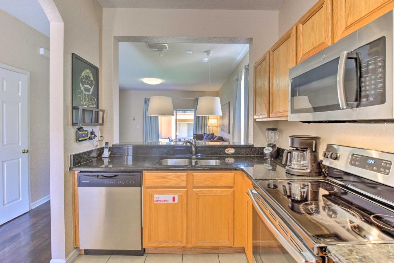 Vibrant Townhome With Patio, 3 Mi To Disney! Holiday home *