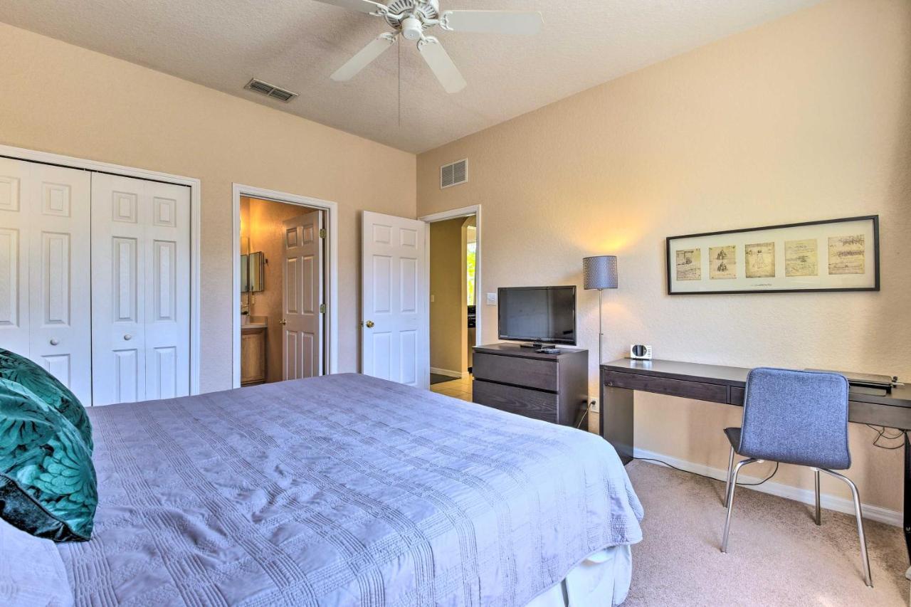 Vibrant Townhome With Patio, 3 Mi To Disney! Holiday home Orlando