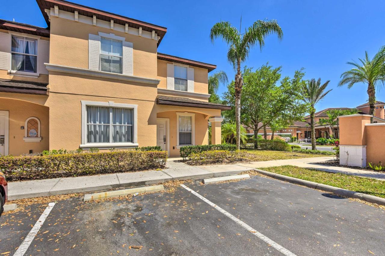 Holiday home Vibrant Townhome With Patio, 3 Mi To Disney! *