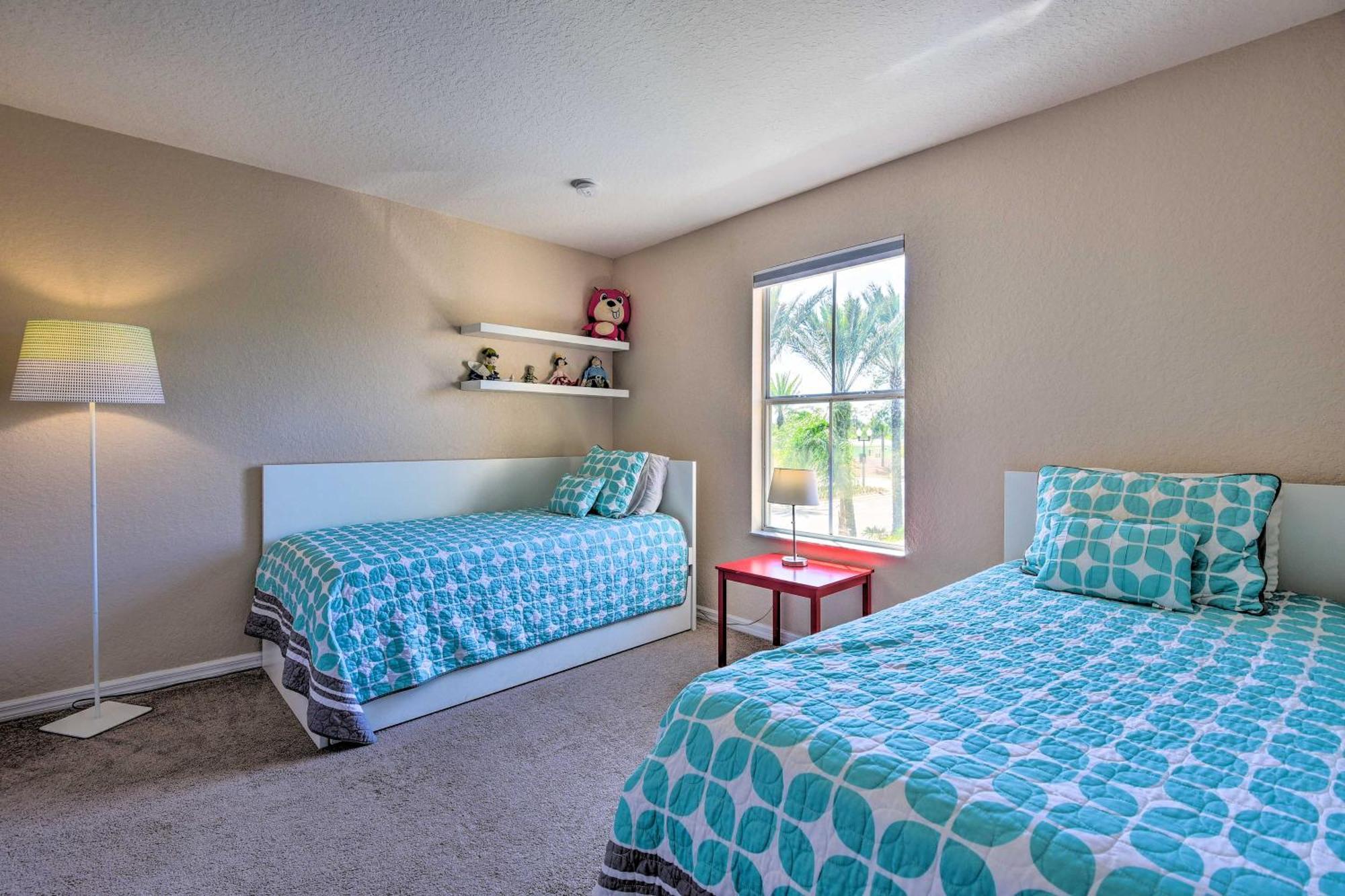 Holiday home Vibrant Townhome With Patio, 3 Mi To Disney! *