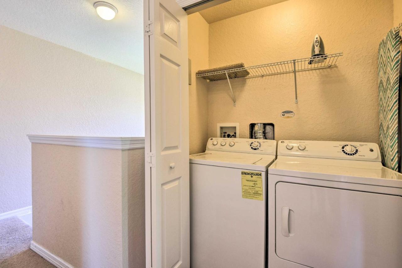 Vibrant Townhome With Patio, 3 Mi To Disney! Holiday home Orlando