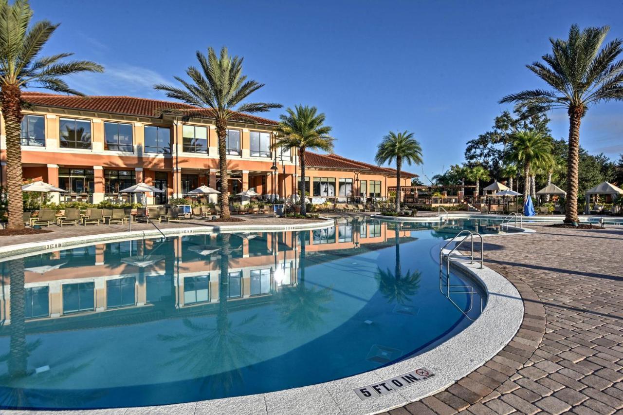 Holiday home Vibrant Townhome With Patio, 3 Mi To Disney!