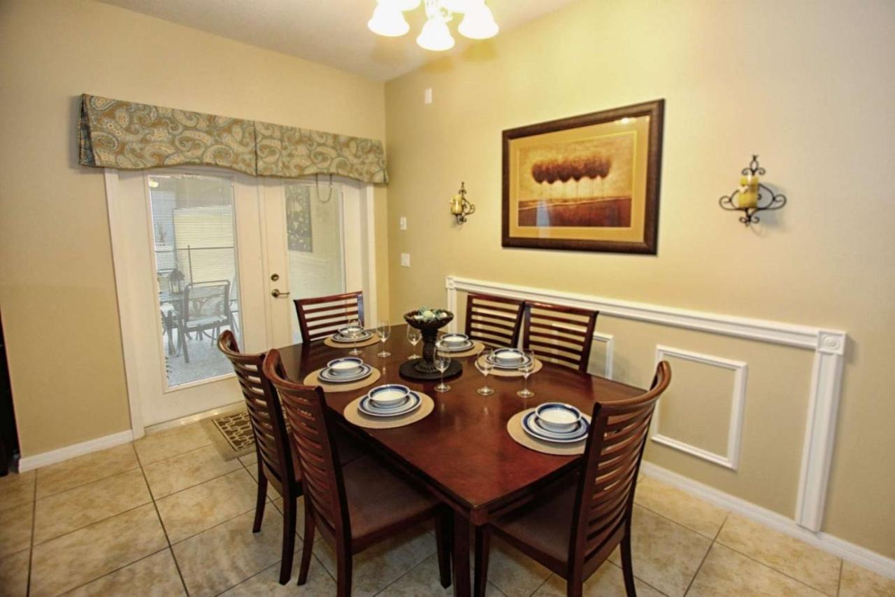 Lovely 4 Bedroom 3 Bath Town With Private Pool Holiday home