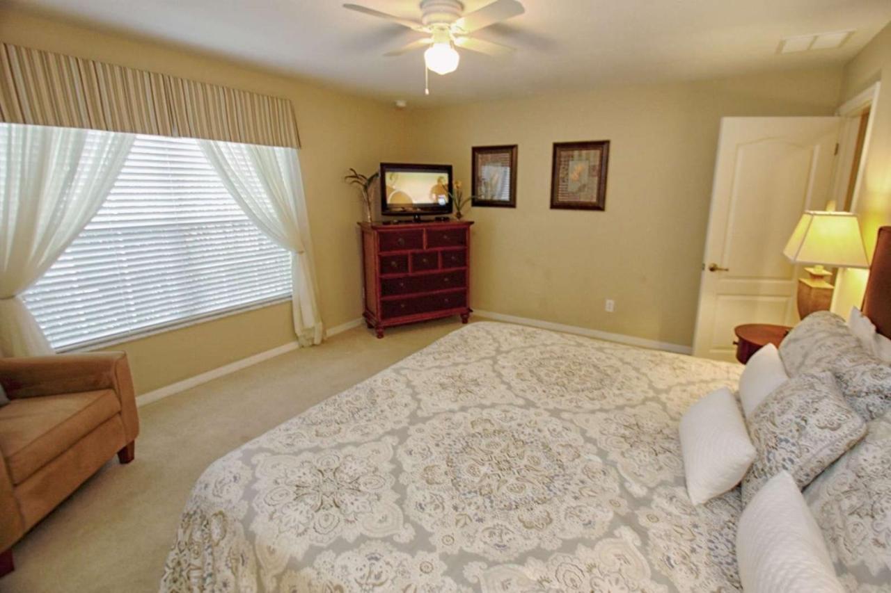 Lovely 4 Bedroom 3 Bath Town With Private Pool Orlando