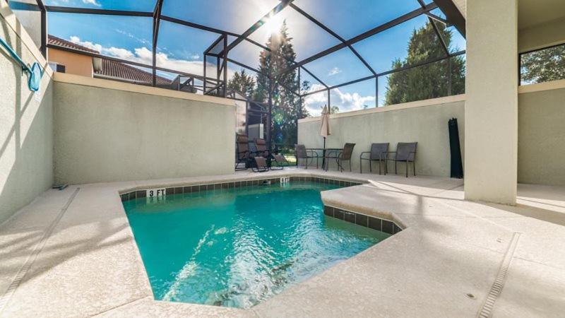 Gorgeous 5 Bed 4 Bath Townhome With Splash Pool In Paradise Palms Holiday home