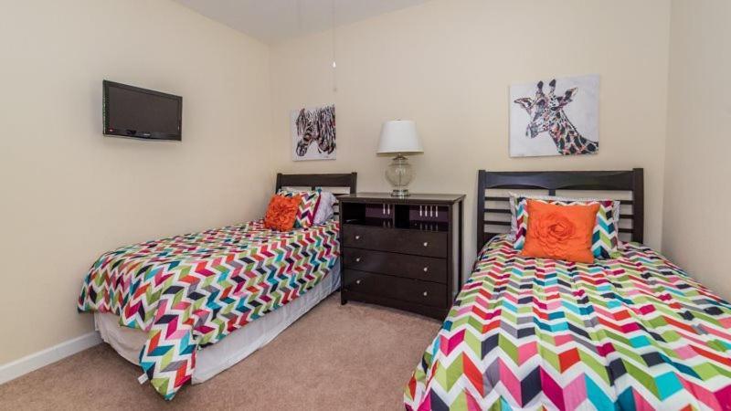 Gorgeous 5 Bed 4 Bath Townhome With Splash Pool In Paradise Palms Orlando