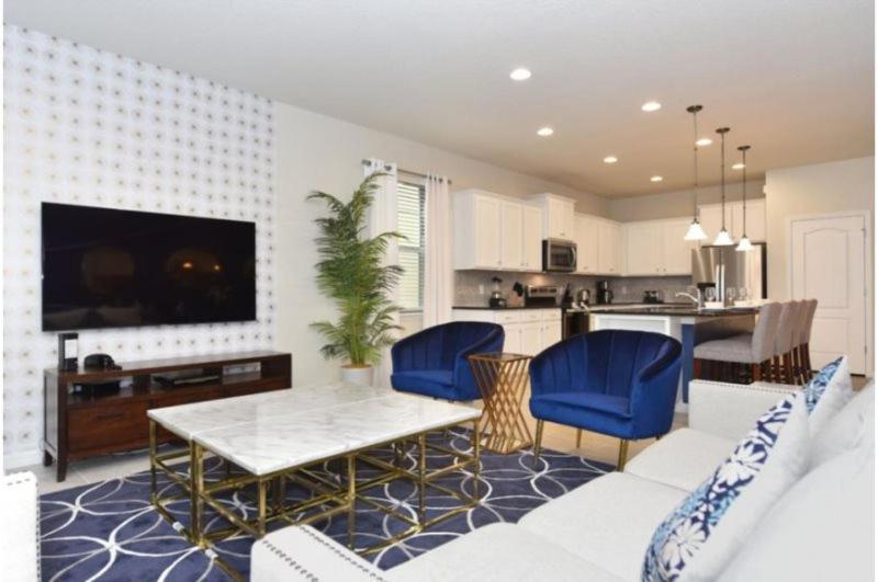 Stunning 8 Bedroom 6 Bath Pool In Windsor At Westside Holiday home Orlando